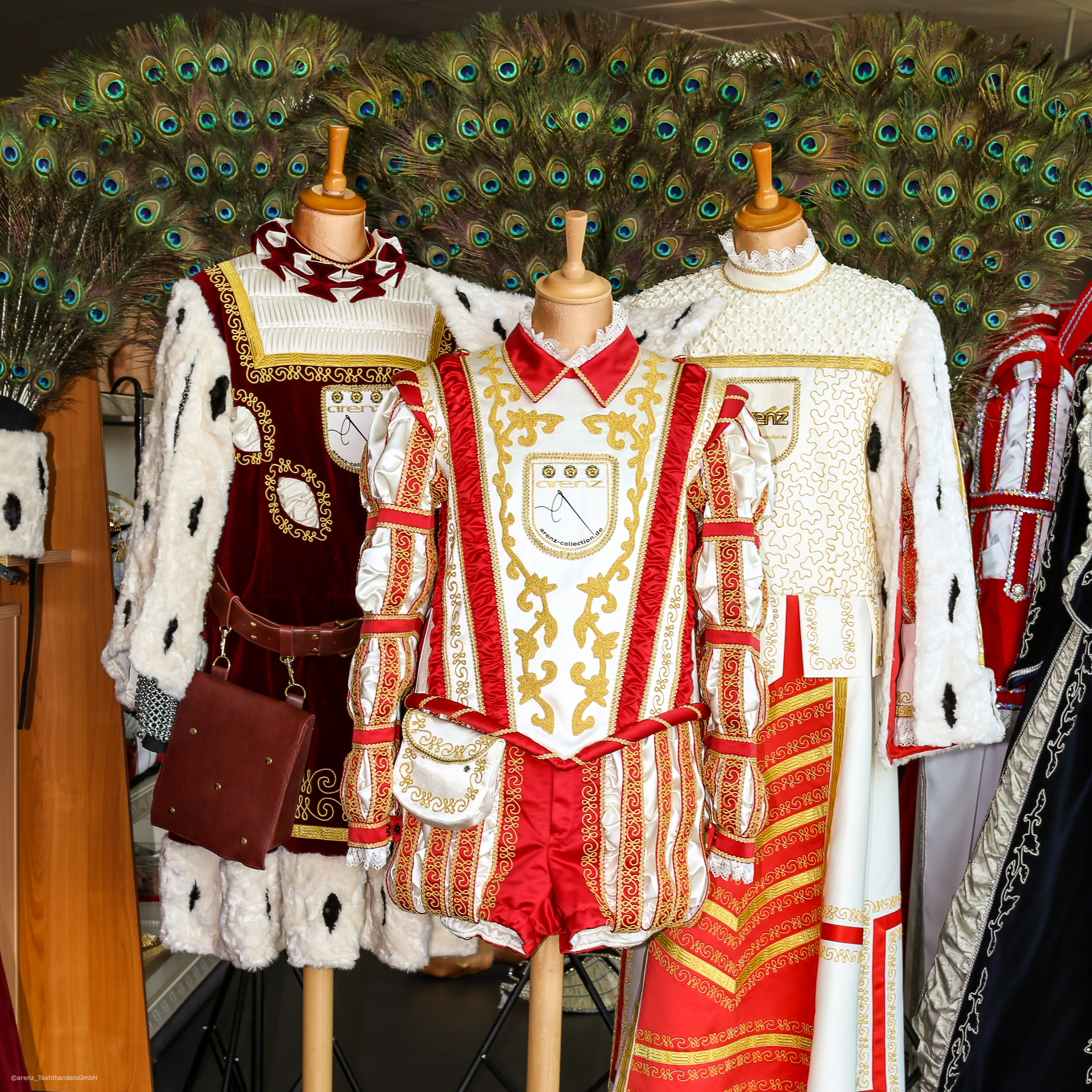 Prinzenornate sowie das Dreigestirn im Karneval und Fasching werden hier hergestellt